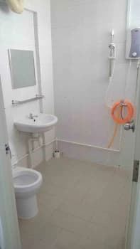 Woodlands Street 13 photo 5