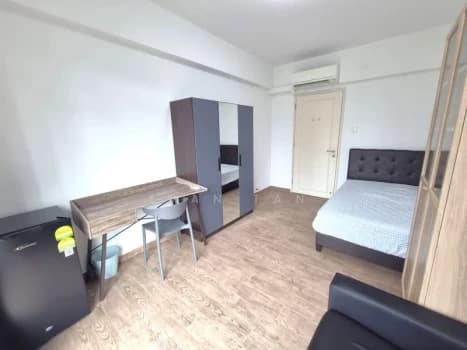 Emerald Park Room 5 photo 1