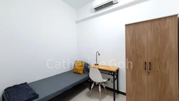Common Room Condo For Rent In Astoria Park photo 1