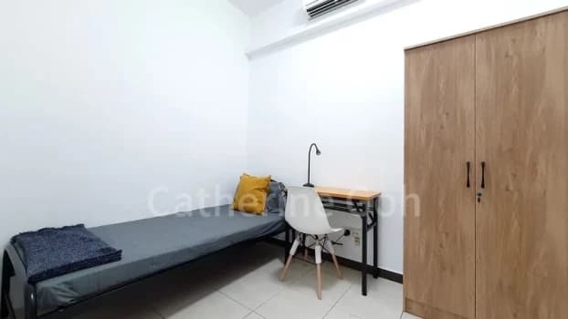 Common Room Condo For Rent In Astoria Park photo 4