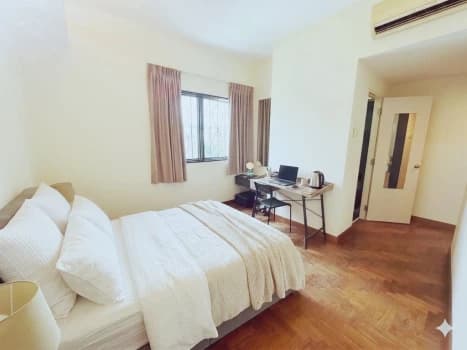 260 Queensway photo 1