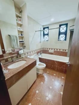 260 Queensway photo 5